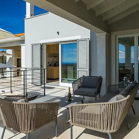 Semesterbostad Regina *